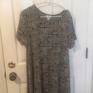 Black and White Xl Lularoe Carly